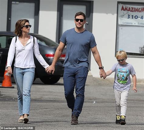 Chris Pratt walks hand-in-hand with wife Katherine Schwarzenegger and ...