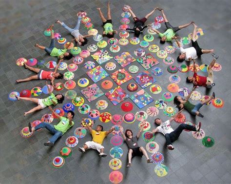 Circle Painting | Circle painting, Collaborative art, Collaborative art projects