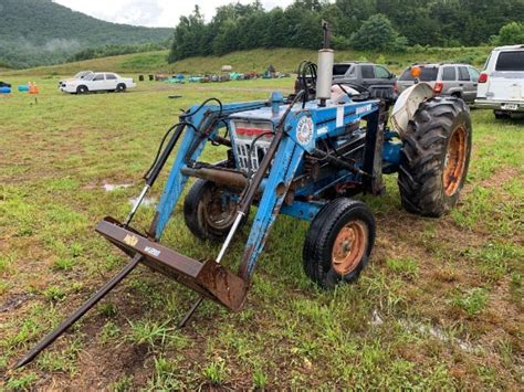 Ford 4000 Tractor w/ Loader | Farm Equipment & Machinery Tractors 2WD Tractors | Online Auctions ...