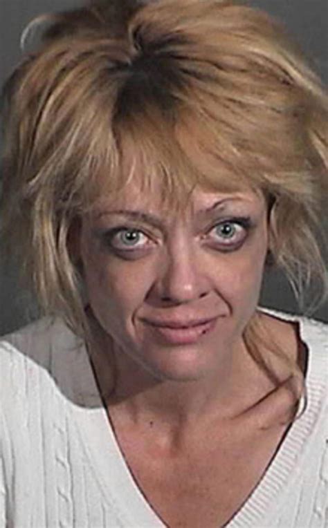 "That '70s Show" star Lisa Robin Kelly arrested - CBS News