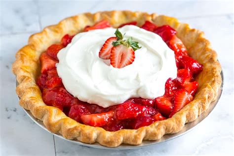 Simple Fresh Strawberry Pie - Karinokada