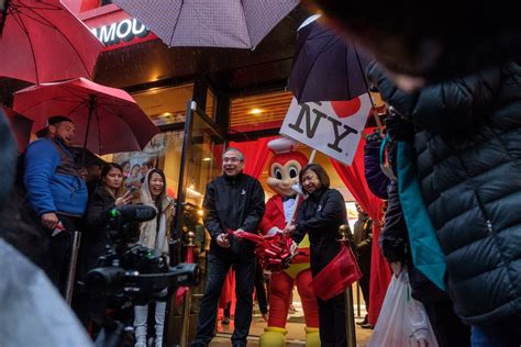 Jollibee’s Manhattan Opening Was Packed With Devoted Fans in Long Lines - Eater NY