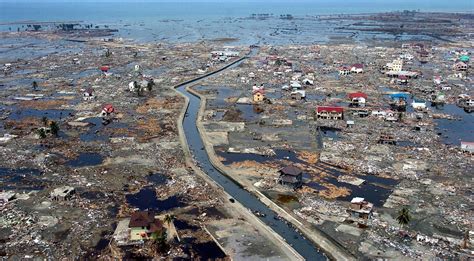 Tsunami/10 anos: O maior desastre natural dos últimos cem anos – Observador