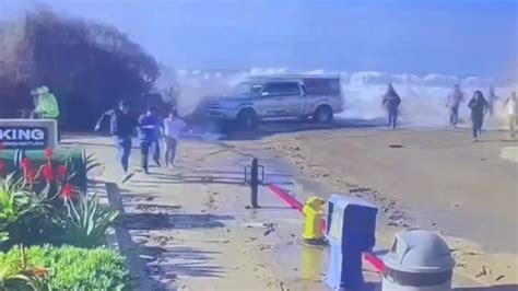 Watch: Rogue wave crashes ashore in Ventura – NBC Los Angeles