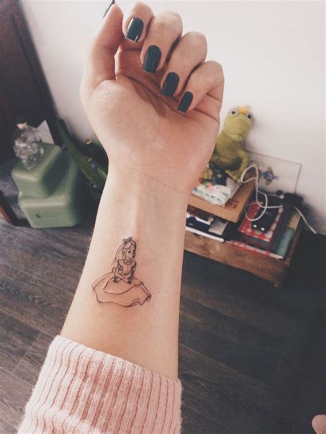 Alice in wonderland tattoo | Wonderland tattoo, Tattoos, Body art tattoos