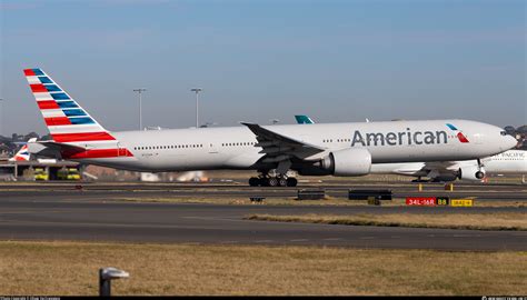 N723AN American Airlines Boeing 777-323ER Photo by Oliver De Francesco ...