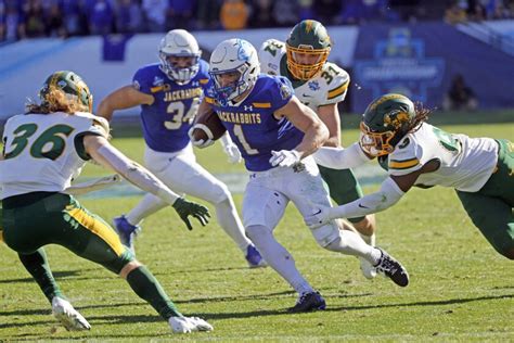 '2,000 words': The Janke twins stand as proud portrait of SDSU football ...