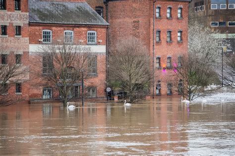 Worcester floods as River Severn levels continue to rise ...