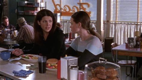 Here’s one thing you never noticed about Luke’s Diner on “Gilmore Girls" - HelloGigglesHelloGiggles