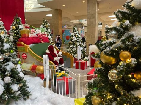 Mall Santas of MoCo and beyond – The Black and White