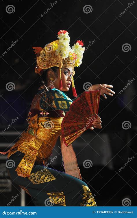 Balinese Dancers Wearing Traditional Costume Editorial Photography - Image of dancers, asia ...