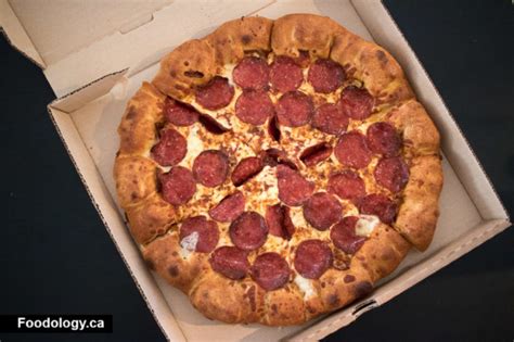 Pizza Hut Canada: 5 Cheese Stuffed Crust with Bacon | Foodology