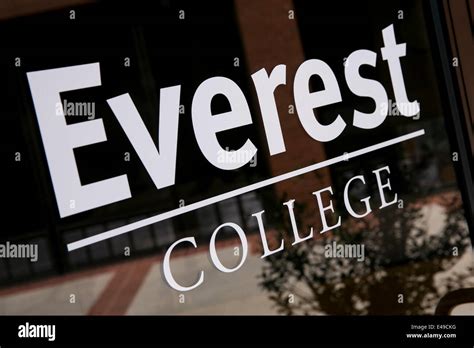 Everest college hi-res stock photography and images - Alamy