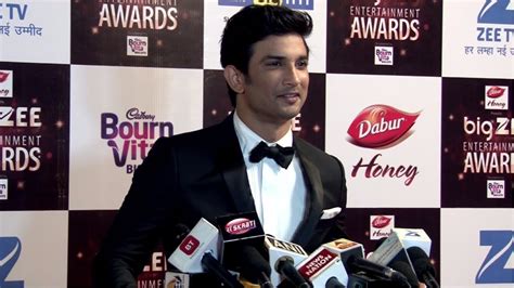 Sushant Singh Rajput At Red Carpet Of Big Zee Entertainment Awards 2017 - YouTube