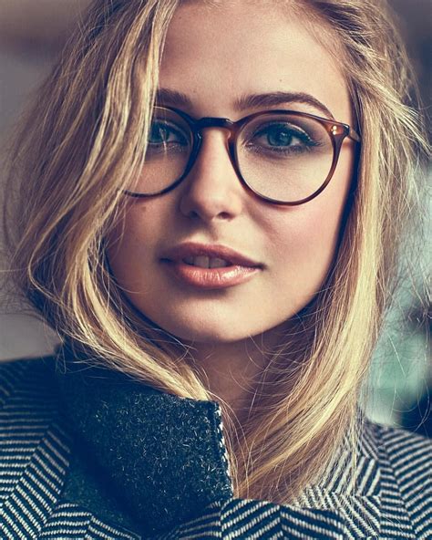 sophie simnett | Glasses inspiration, Womens glasses frames, Glasses trends