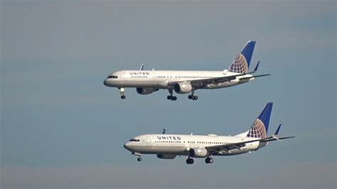 United Parallel Landing 757 vs. 737 @ KSFO - YouTube