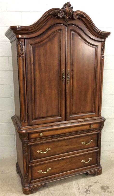 Lot - Lane Furniture Elegant Tuscan Style Wood Armoire