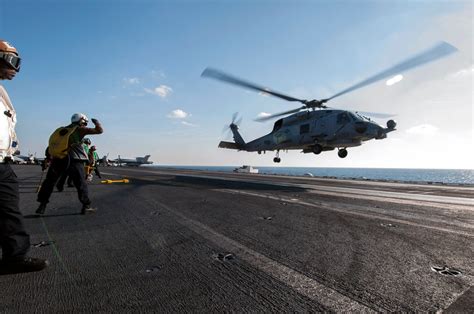 US Navy helicopter crew survives crash into San Diego Bay – The ...