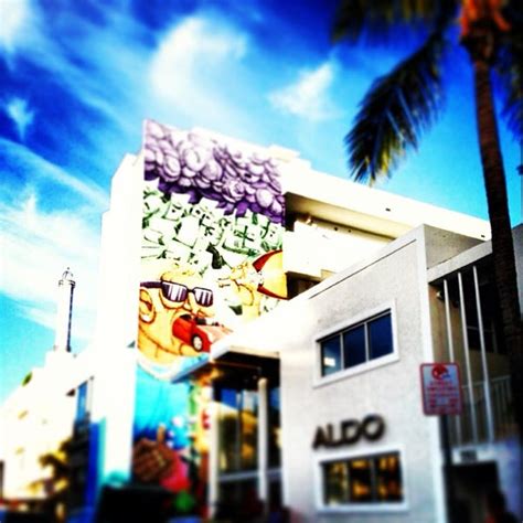 Collins Avenue Shopping District - 6 tips from 1030 visitors