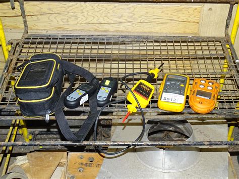 1 x Fluke 112 multimeter, 1 x Crowcon T4 gas detector, 1 x Martindale ...