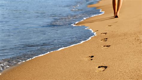 "Footprints in the Sand" by Leona Lewis - SevenPonds BlogSevenPonds Blog