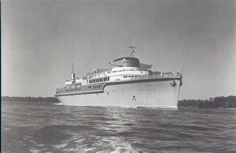 The one and only Great Lakes Ocean Liner, SS Aquarama slides through the Detroit River in the ...