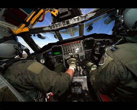 b-52-stratofortress-cockpit-920-19 - WAR HISTORY ONLINE