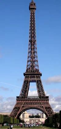 Eiffel Tower Group Live Wallpaper - free download