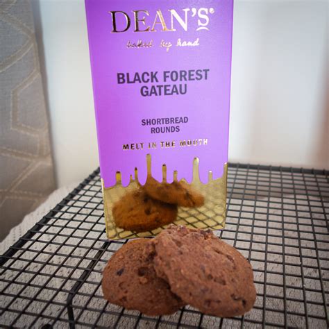 Black Forest Gateau Shortbread Rounds 150g - Luxury Shortbread Rounds | Dean's