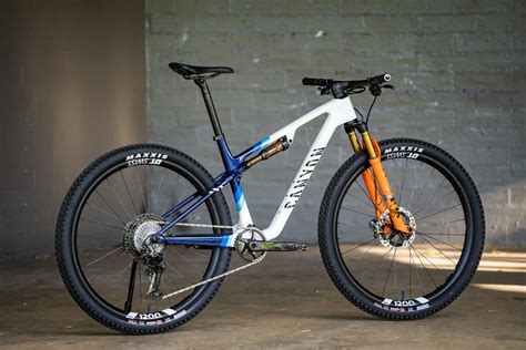 Canyon Lux World Cup Review | A scorchingly fast XC bike