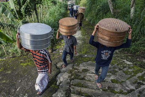 Javanese Muslims hold a Nyadran ritual to welcome Ramadan