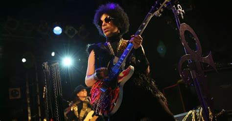 Prince at Phones 4u Arena - popstar announces second arena gig as pair ...