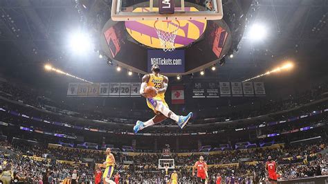 LeBron's dunk pays tribute to Kobe, Lebron Dunking HD wallpaper | Pxfuel