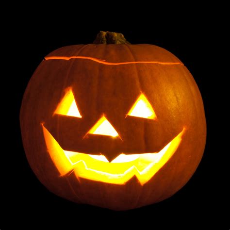 Jack-o'-lantern | Jack-o'-lantern carved from pumpkins and l… | Flickr