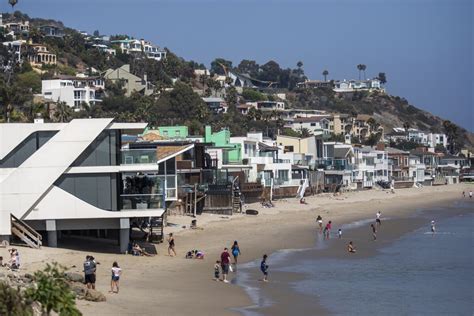 Pair duped doctor, moved into Malibu home, stole millions, feds say ...