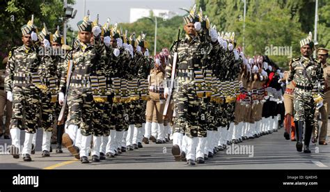 Indian paramilitary forces hi-res stock photography and images - Alamy