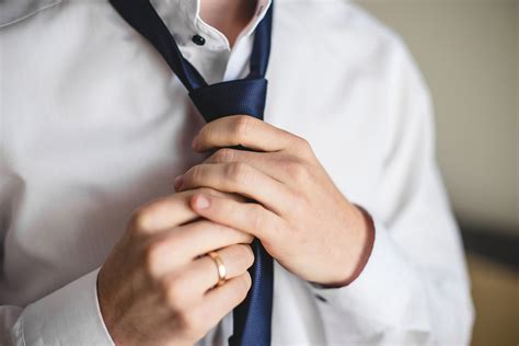 How to Tie a Tie Knot: 8 Best Necktie Knots for Any Occasion