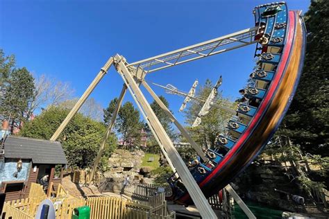 Blue Barnacle Family Theme Park Ride | Chessington