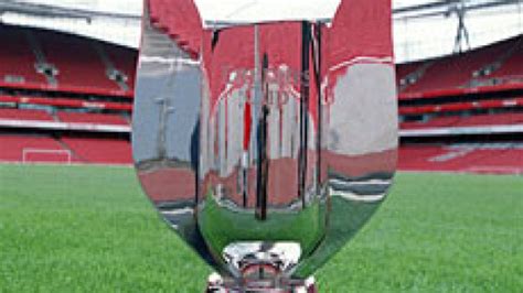 Arsenal wins Emirates Cup trophy | 1000Goals.com: Football Betting ...