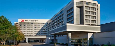 Toronto Hotel near Pearson Airport | Toronto Airport Marriott Hotel