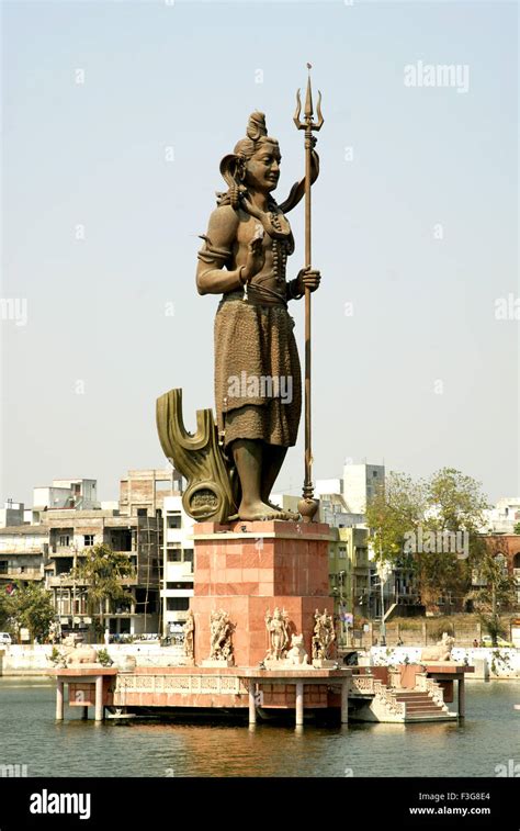 Lord Shiva's statue in Sursagar lake ; Baroda ; Gujarat ; India Stock ...