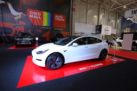 Tesla Model 3 im Weiß, Nahaufnahme von vorne - Creative Commons Bilder