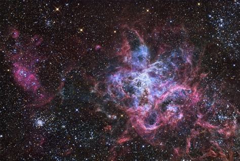 Star Clusters in the Tarantula Nebula on a Collision Course | Space