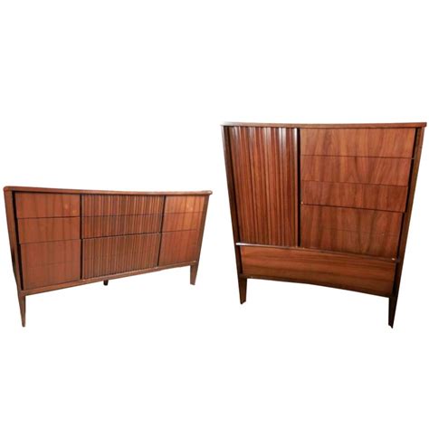 Mid-Century Modern American Bedroom Set by Unagusta For Sale at 1stDibs