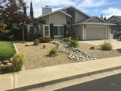 Pin by Sara Lopez on Home in 2024 | Xeriscape front yard, Front yard ...