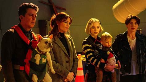 'Family Switch' Review: Netflix's Christmas Film Is A Clumsy Comedy ...