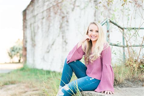 Lauren Senior Portraits | Birdsong Louis Photography Team