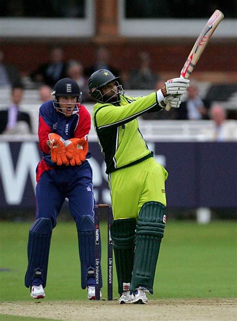 Mohammad Yousuf swings over midwicket | ESPNcricinfo.com