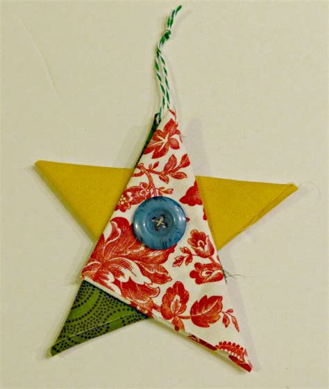 Felicity Quilts: Tutorial: Folded Fabric Star Ornaments Quilted Christmas Ornaments, Christmas ...