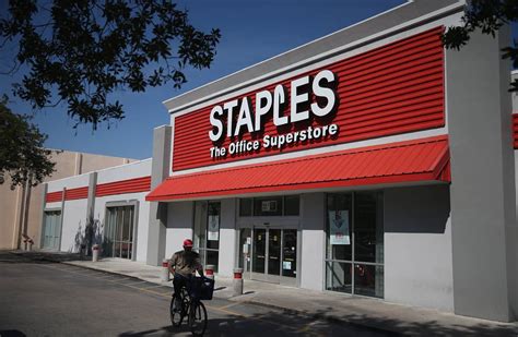 Staples Reports 39% Decline in First-Quarter Profit - WSJ